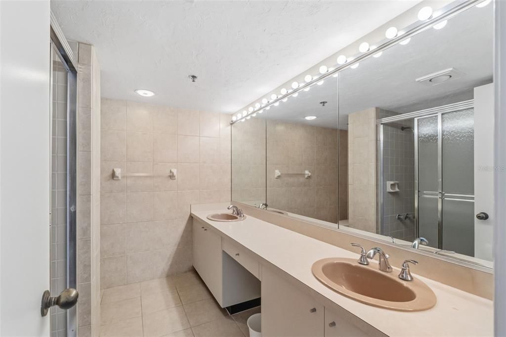 Active With Contract: $799,000 (2 beds, 2 baths, 1555 Square Feet)