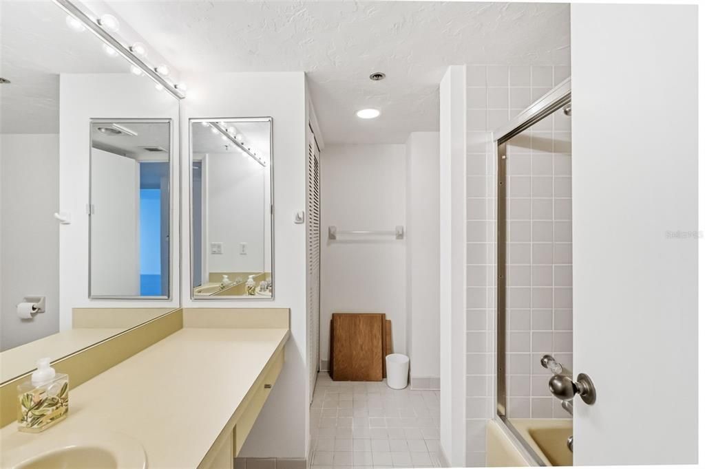 Active With Contract: $799,000 (2 beds, 2 baths, 1555 Square Feet)