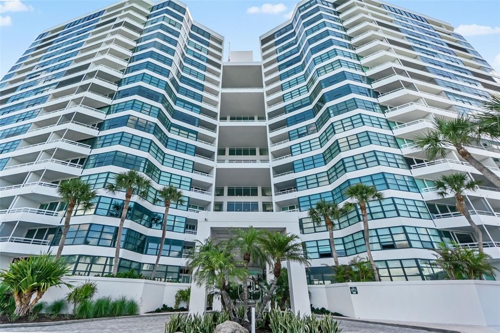 Active With Contract: $799,000 (2 beds, 2 baths, 1555 Square Feet)