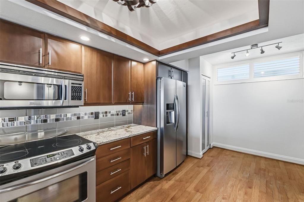 Active With Contract: $799,000 (2 beds, 2 baths, 1555 Square Feet)