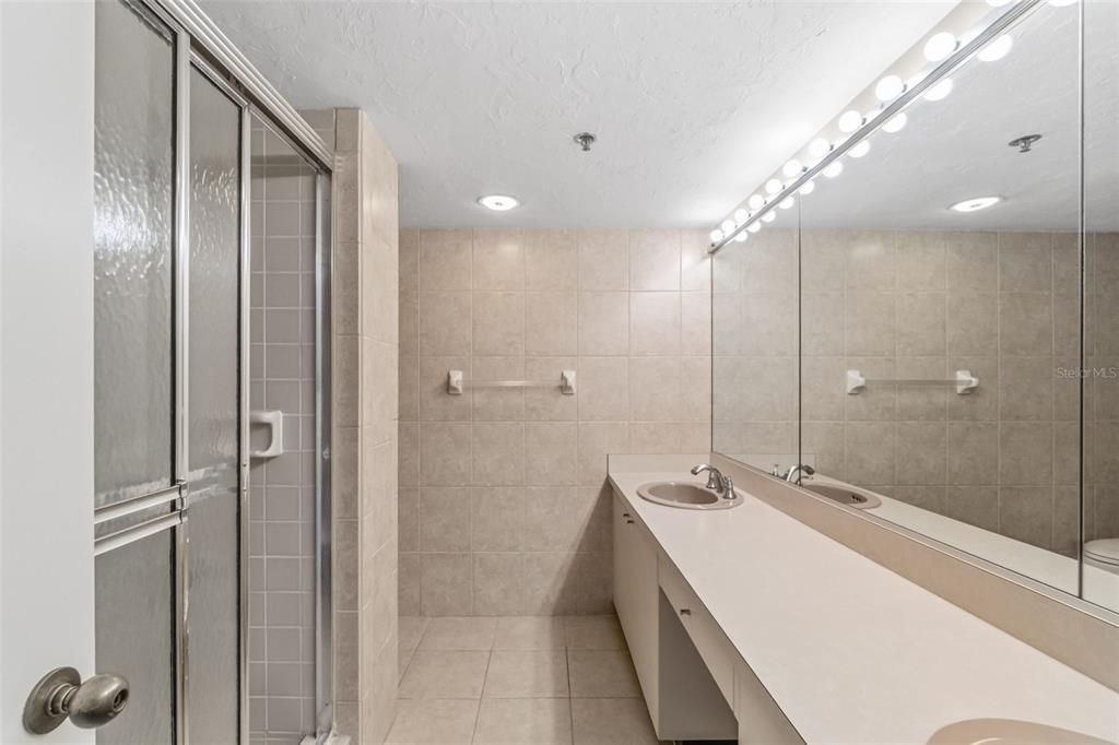 Active With Contract: $799,000 (2 beds, 2 baths, 1555 Square Feet)