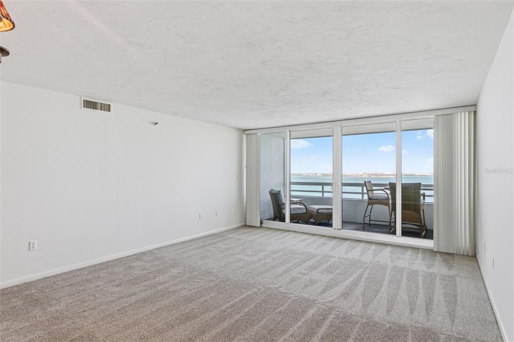 Active With Contract: $799,000 (2 beds, 2 baths, 1555 Square Feet)