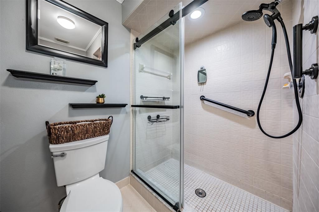На продажу: $275,000 (2 спален, 2 ванн, 1300 Квадратных фут)
