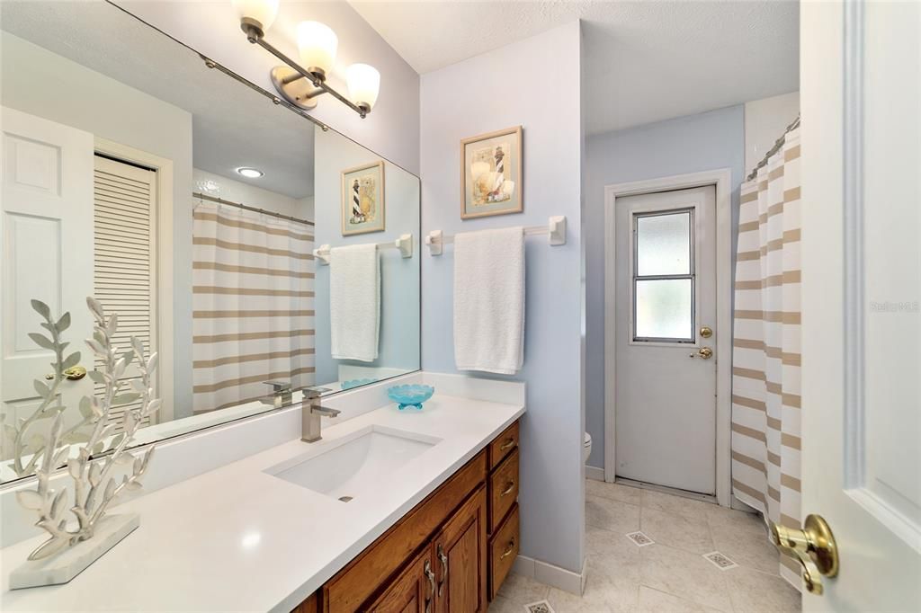 Active With Contract: $350,000 (3 beds, 2 baths, 1909 Square Feet)