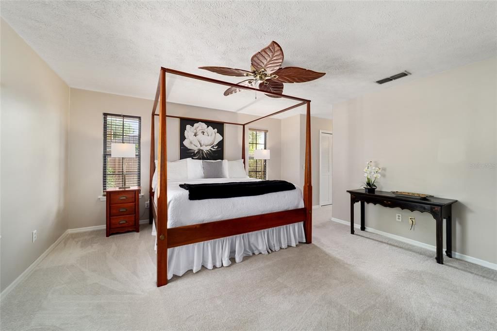 Active With Contract: $350,000 (3 beds, 2 baths, 1909 Square Feet)
