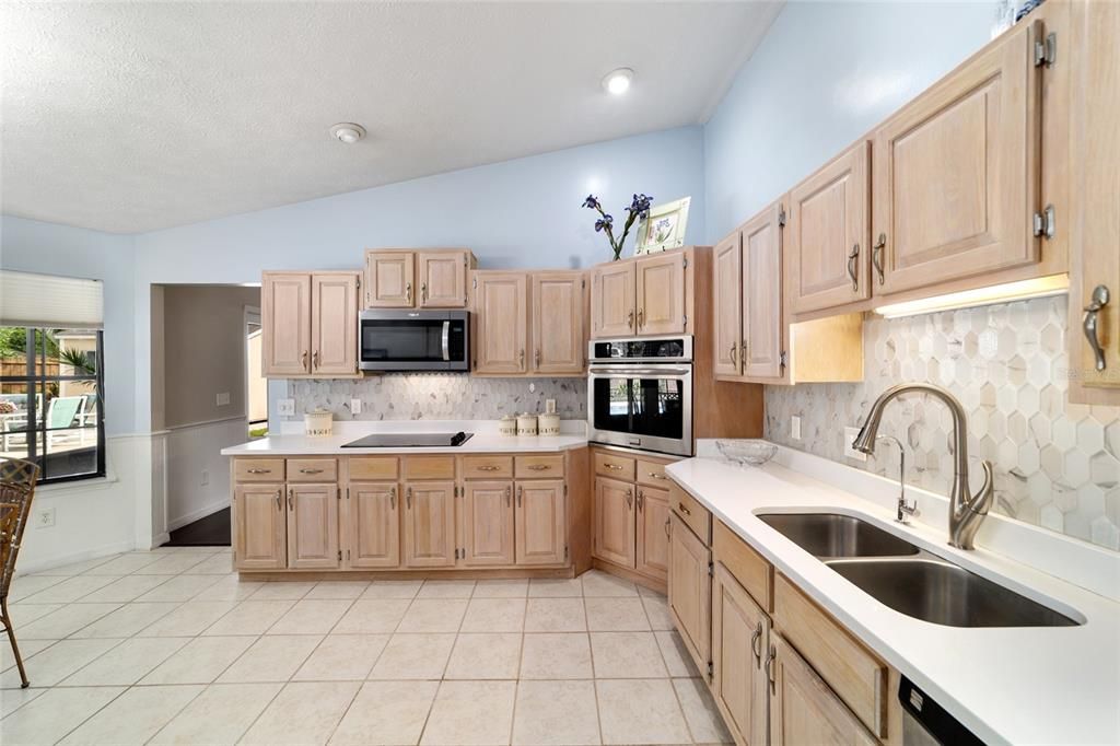 Active With Contract: $350,000 (3 beds, 2 baths, 1909 Square Feet)