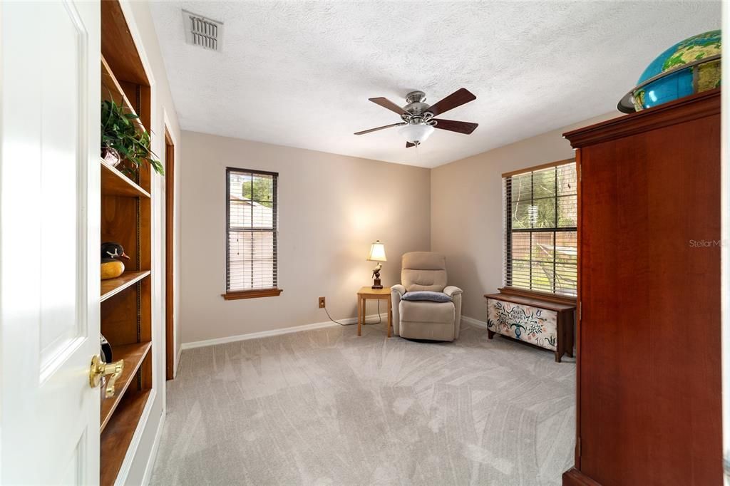 Active With Contract: $350,000 (3 beds, 2 baths, 1909 Square Feet)