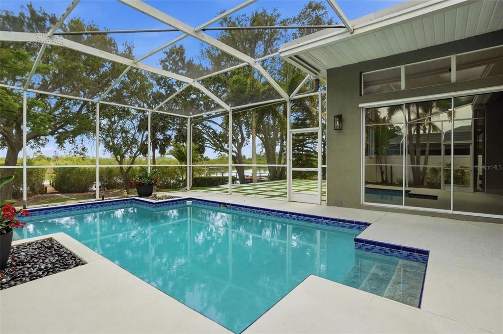 En Venta: $819,900 (3 camas, 2 baños, 2139 Pies cuadrados)
