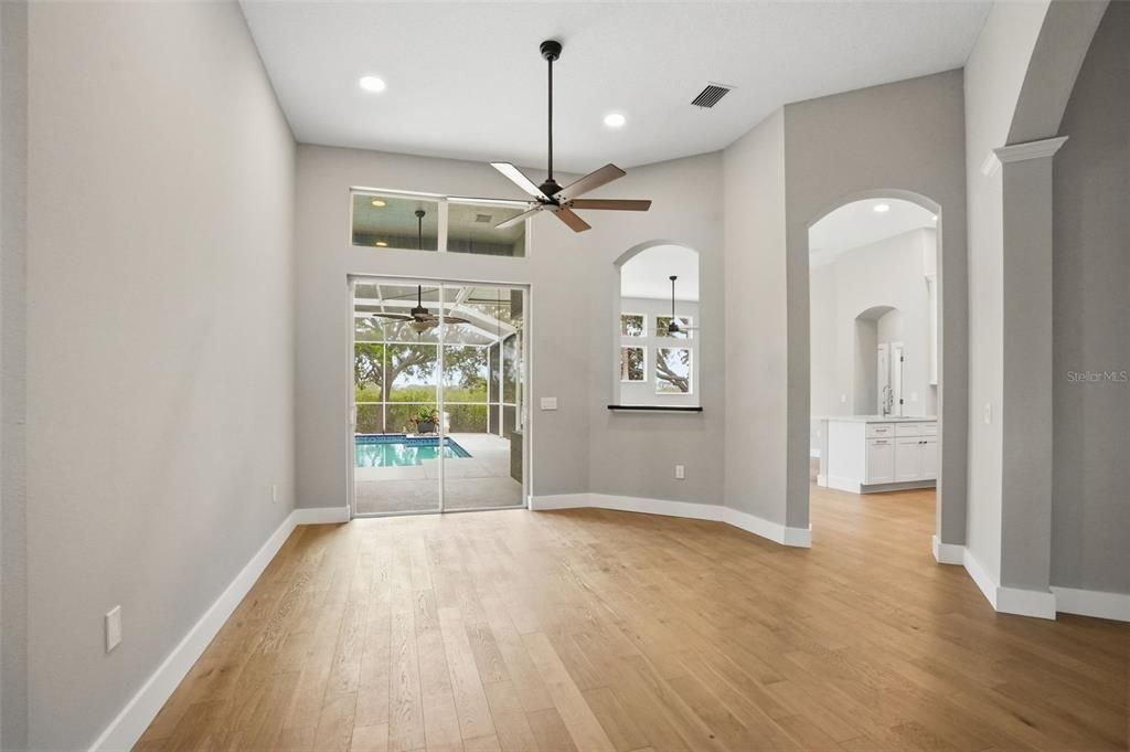 En Venta: $819,900 (3 camas, 2 baños, 2139 Pies cuadrados)