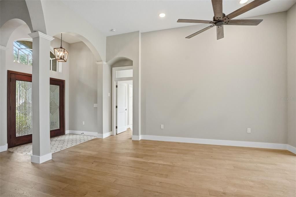En Venta: $819,900 (3 camas, 2 baños, 2139 Pies cuadrados)