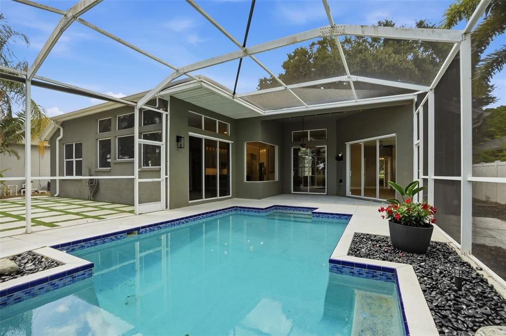 En Venta: $819,900 (3 camas, 2 baños, 2139 Pies cuadrados)