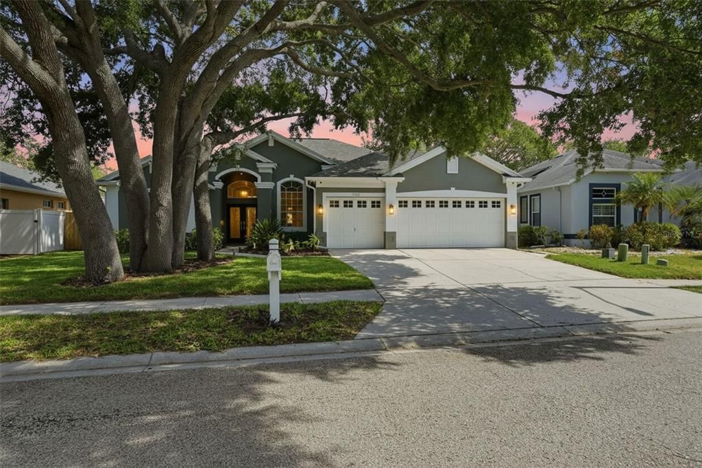 En Venta: $819,900 (3 camas, 2 baños, 2139 Pies cuadrados)
