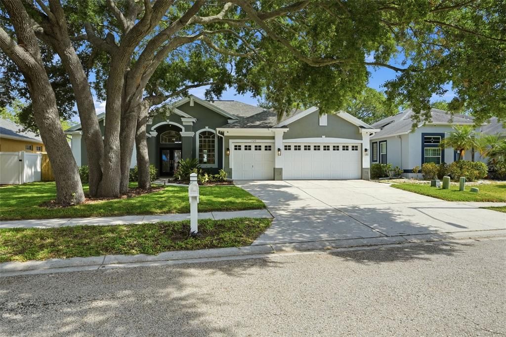 En Venta: $819,900 (3 camas, 2 baños, 2139 Pies cuadrados)