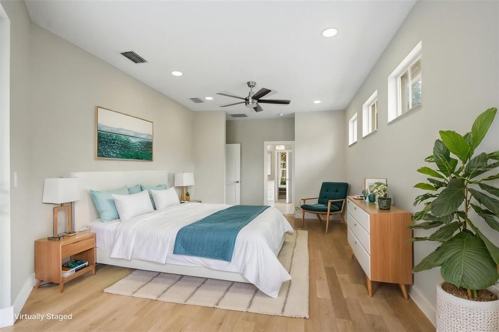 En Venta: $819,900 (3 camas, 2 baños, 2139 Pies cuadrados)
