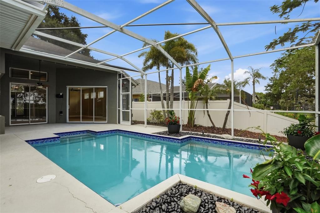 En Venta: $819,900 (3 camas, 2 baños, 2139 Pies cuadrados)