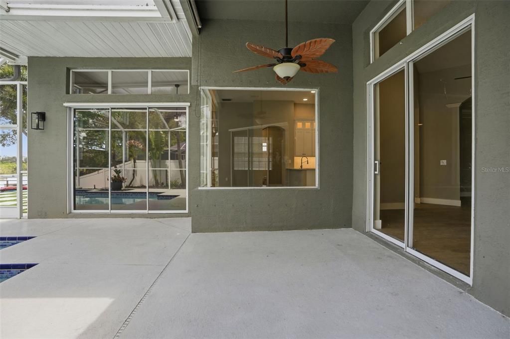 En Venta: $819,900 (3 camas, 2 baños, 2139 Pies cuadrados)