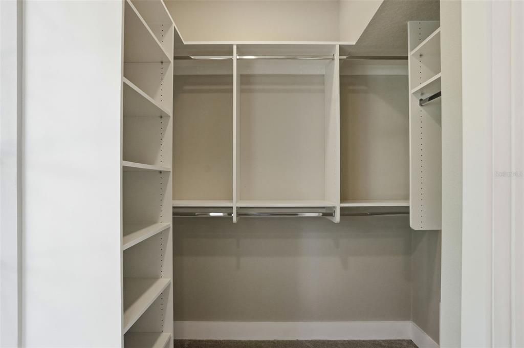 En Venta: $819,900 (3 camas, 2 baños, 2139 Pies cuadrados)