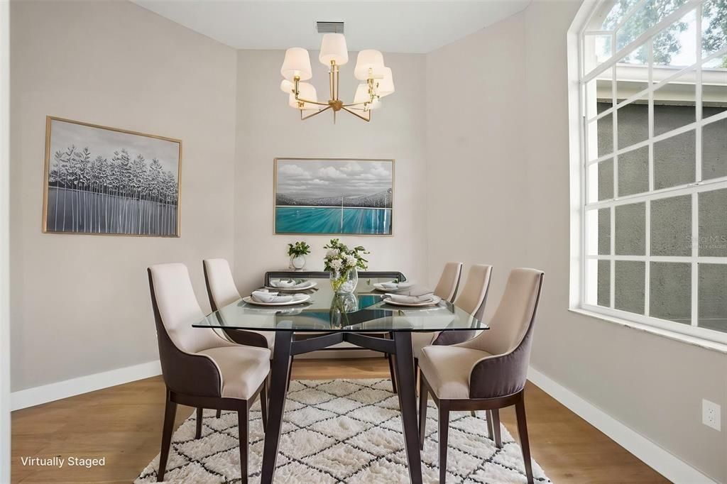 En Venta: $819,900 (3 camas, 2 baños, 2139 Pies cuadrados)