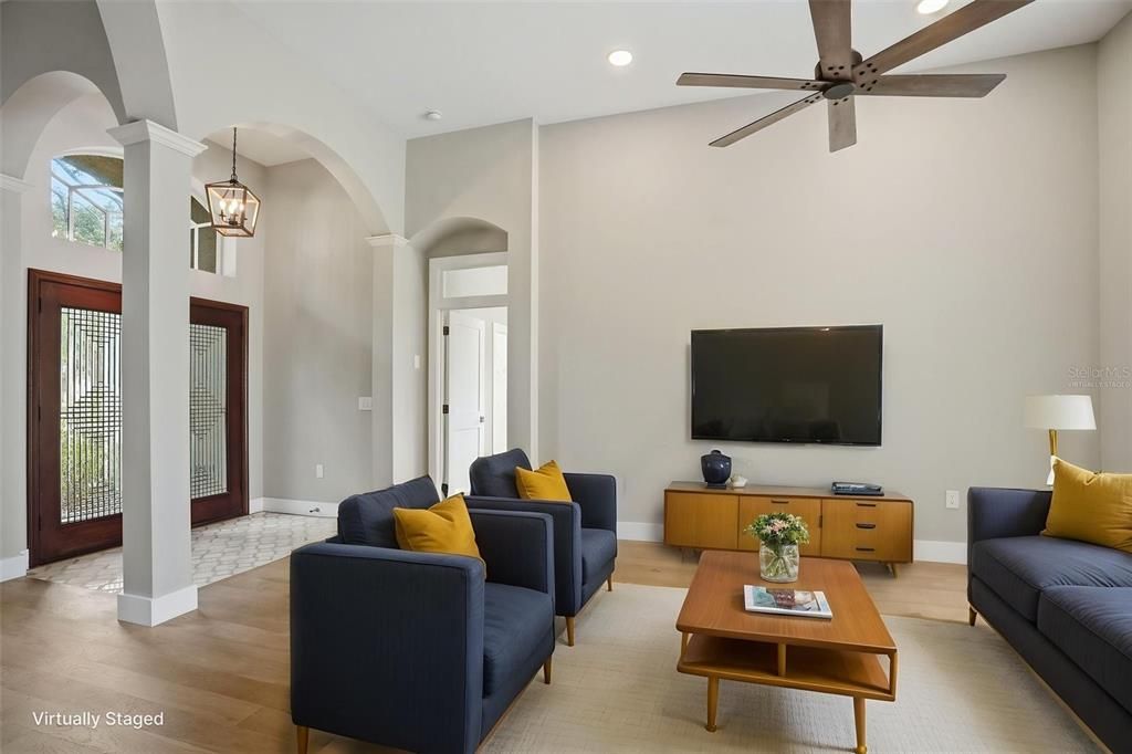 En Venta: $819,900 (3 camas, 2 baños, 2139 Pies cuadrados)