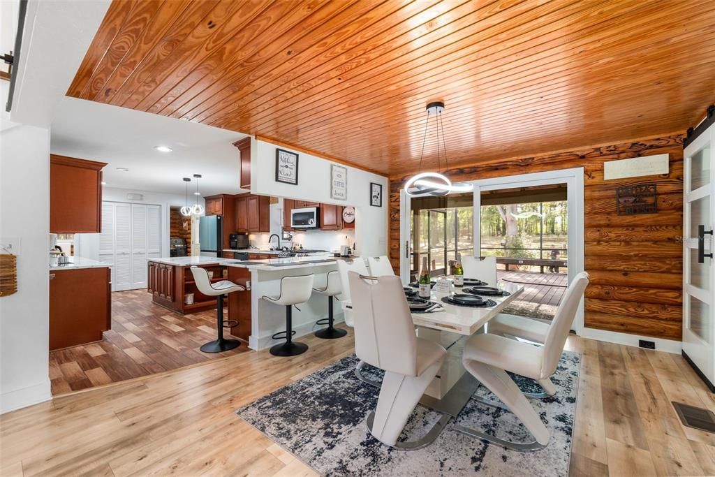 Activo con contrato: $775,000 (4 camas, 2 baños, 2735 Pies cuadrados)