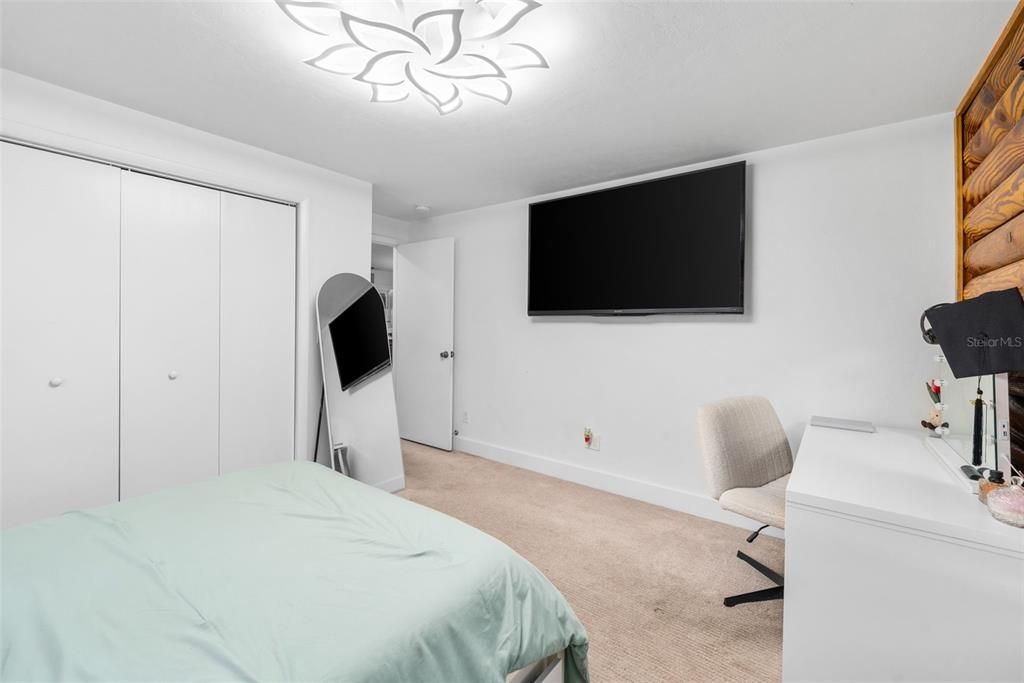 Activo con contrato: $775,000 (4 camas, 2 baños, 2735 Pies cuadrados)