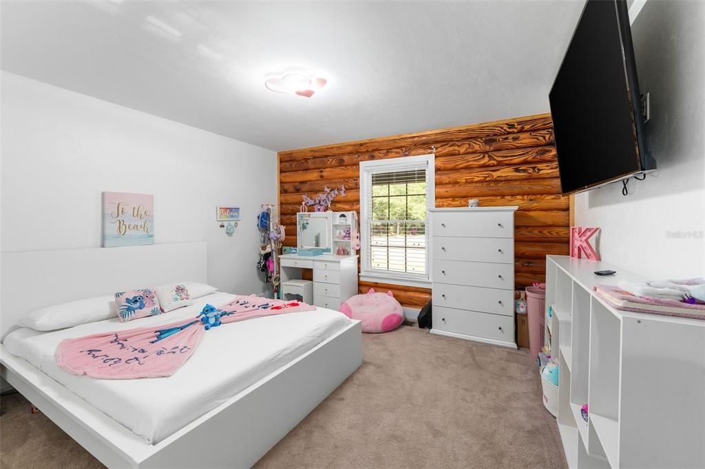 Activo con contrato: $775,000 (4 camas, 2 baños, 2735 Pies cuadrados)