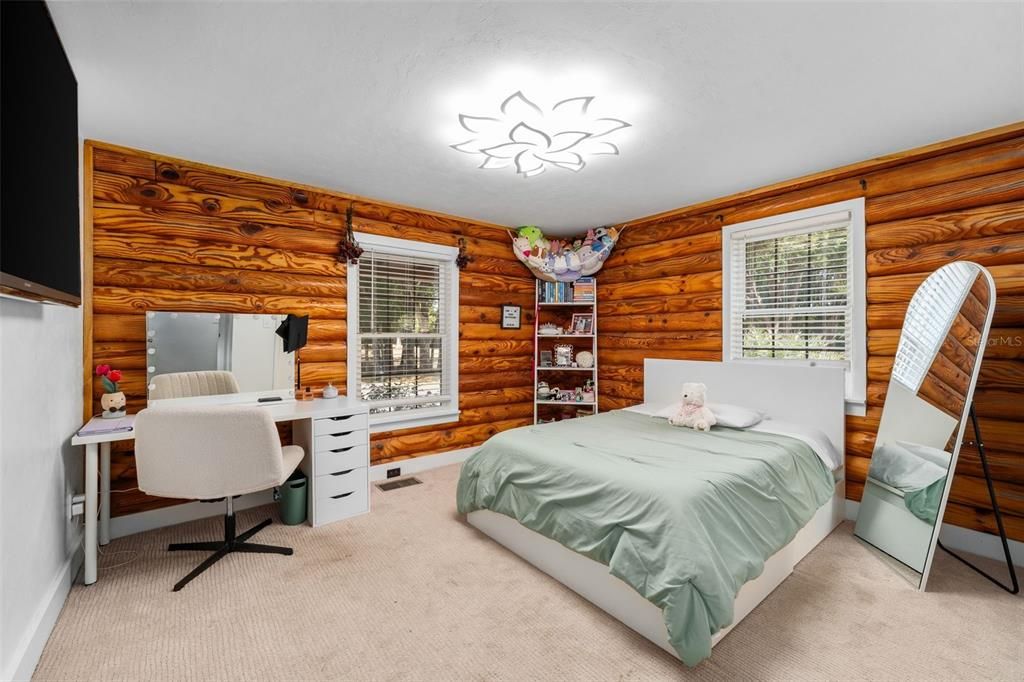 Activo con contrato: $775,000 (4 camas, 2 baños, 2735 Pies cuadrados)