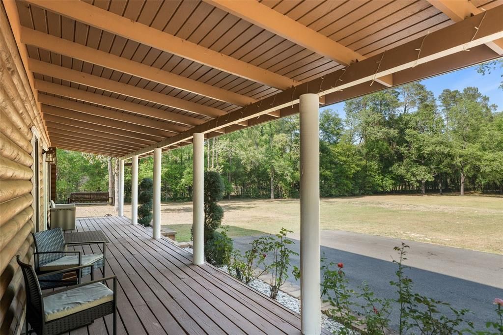 Activo con contrato: $775,000 (4 camas, 2 baños, 2735 Pies cuadrados)
