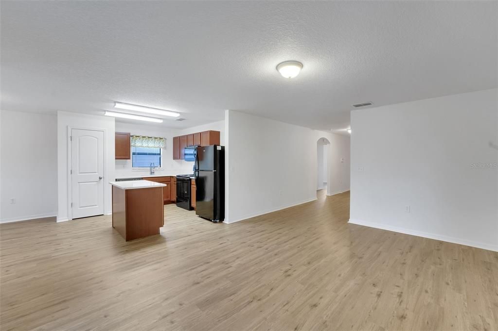 En Venta: $299,999 (3 camas, 2 baños, 1483 Pies cuadrados)