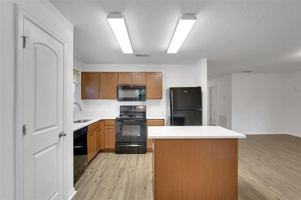 En Venta: $299,999 (3 camas, 2 baños, 1483 Pies cuadrados)
