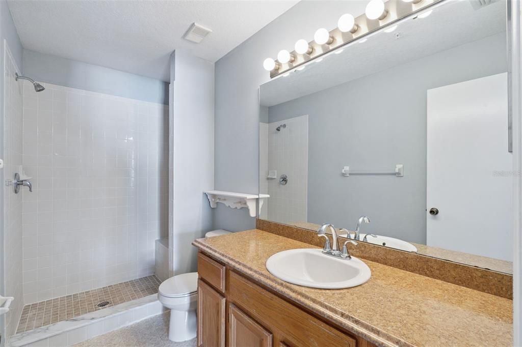 Activo con contrato: $219,900 (2 camas, 2 baños, 1080 Pies cuadrados)