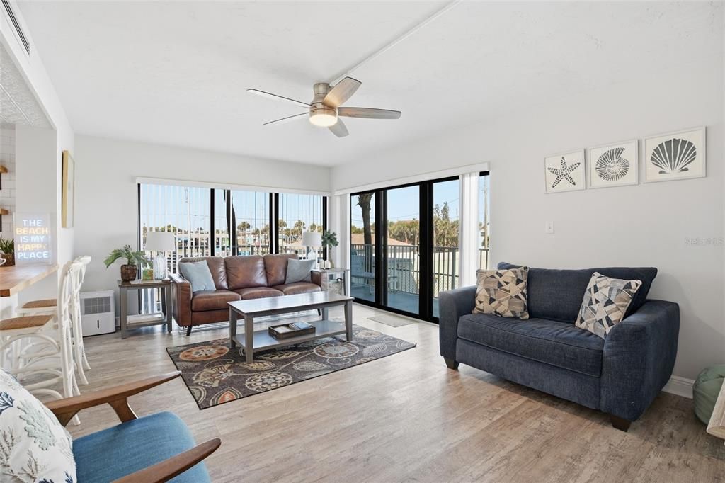 For Sale: $394,990 (1 beds, 1 baths, 860 Square Feet)