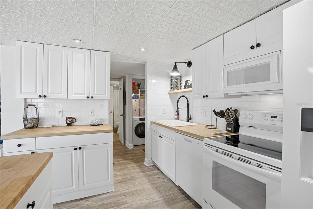 For Sale: $394,990 (1 beds, 1 baths, 860 Square Feet)