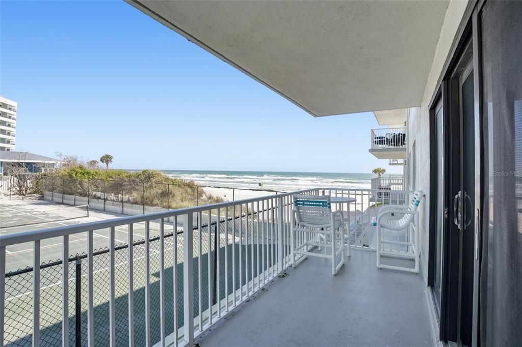 For Sale: $394,990 (1 beds, 1 baths, 860 Square Feet)