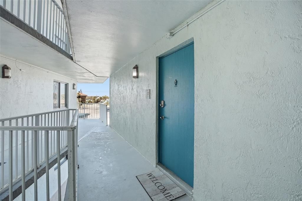 For Sale: $394,990 (1 beds, 1 baths, 860 Square Feet)