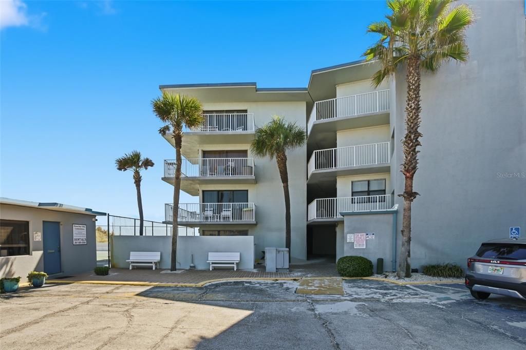 For Sale: $394,990 (1 beds, 1 baths, 860 Square Feet)