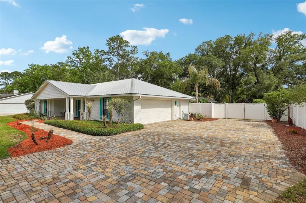 For Sale: $775,000 (3 beds, 3 baths, 1805 Square Feet)