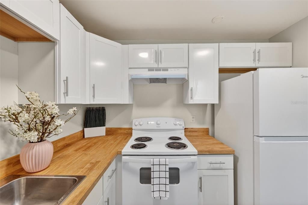 На продажу: $143,900 (2 спален, 2 ванн, 960 Квадратных фут)
