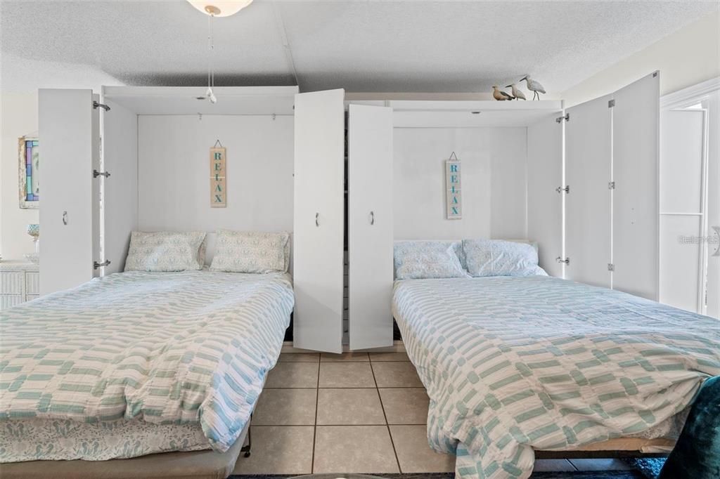 For Sale: $225,000 (1 beds, 1 baths, 448 Square Feet)