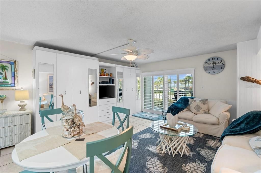 For Sale: $225,000 (1 beds, 1 baths, 448 Square Feet)