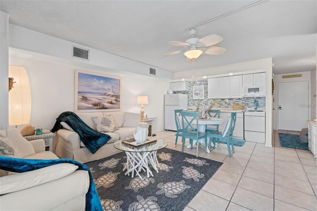 For Sale: $225,000 (1 beds, 1 baths, 448 Square Feet)