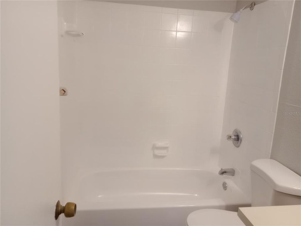 For Rent: $1,050 (2 beds, 1 baths, 820 Square Feet)