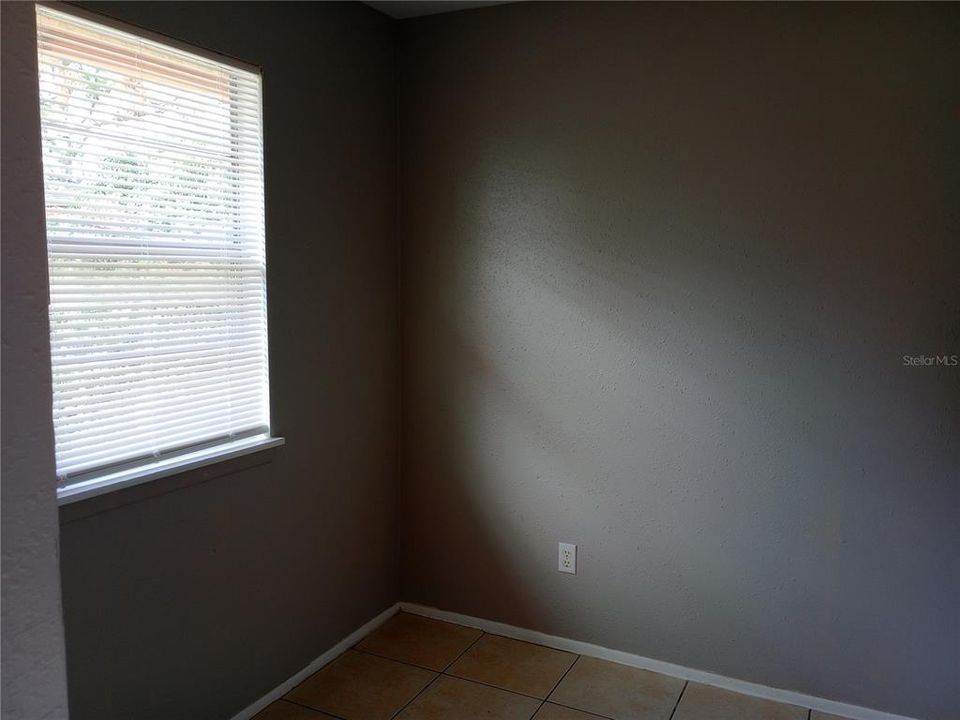 For Rent: $1,050 (2 beds, 1 baths, 820 Square Feet)