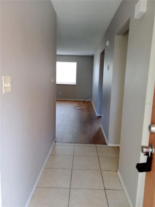 For Rent: $1,050 (2 beds, 1 baths, 820 Square Feet)