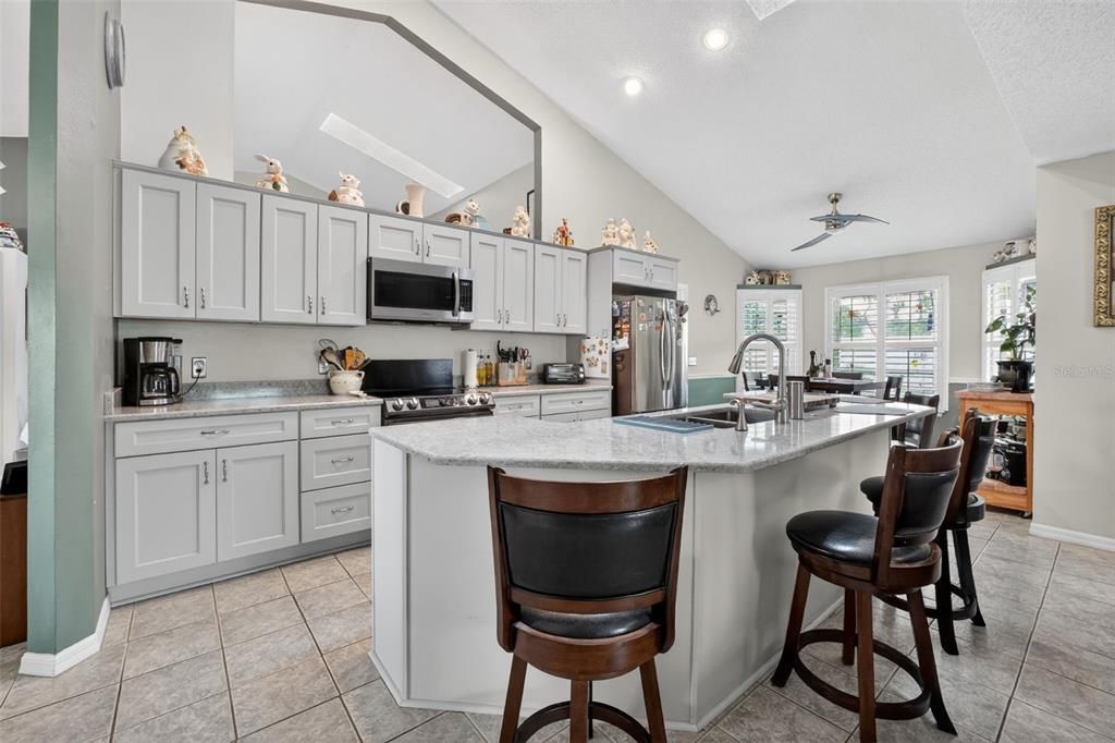 Activo con contrato: $365,000 (3 camas, 2 baños, 1791 Pies cuadrados)