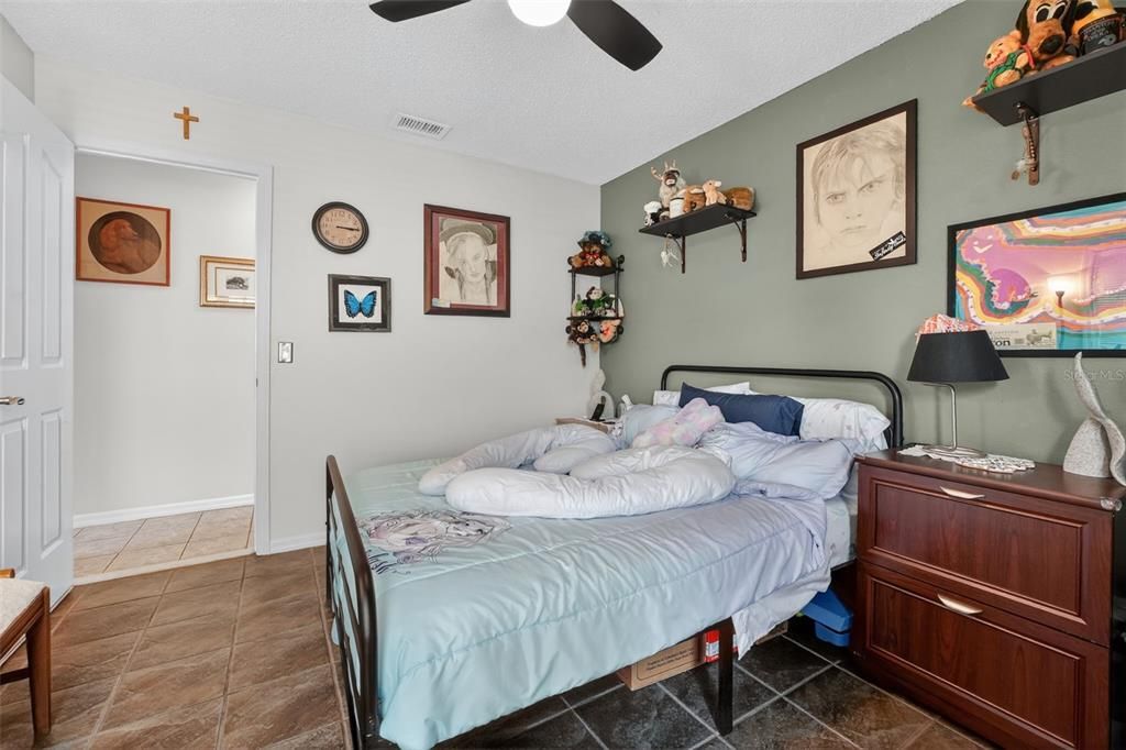 Activo con contrato: $365,000 (3 camas, 2 baños, 1791 Pies cuadrados)