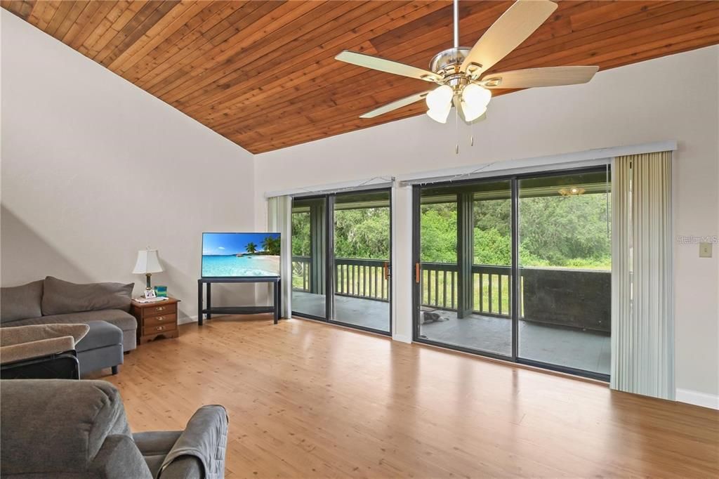 For Sale: $135,000 (2 beds, 2 baths, 1123 Square Feet)