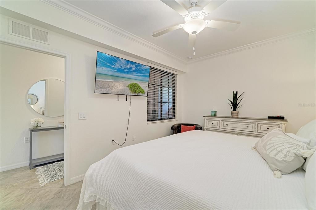 Activo con contrato: $295,000 (2 camas, 2 baños, 1142 Pies cuadrados)