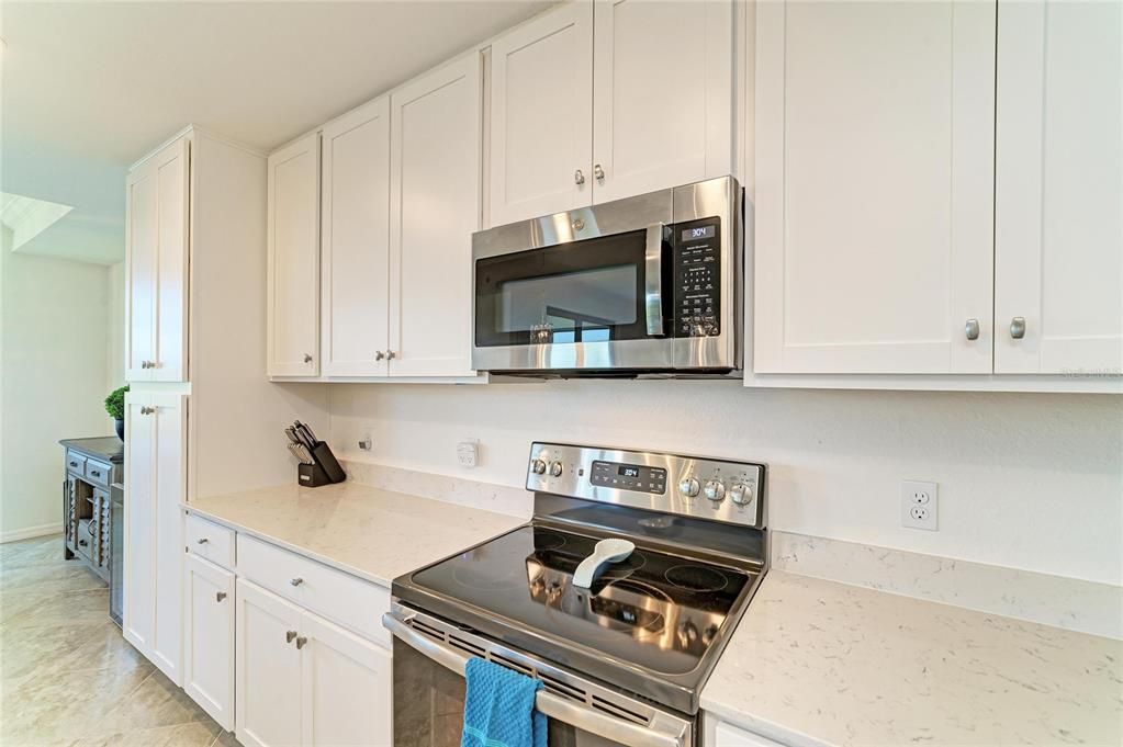 Activo con contrato: $295,000 (2 camas, 2 baños, 1142 Pies cuadrados)