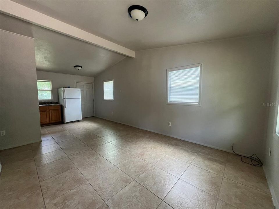 For Rent: $1,600 (4 beds, 2 baths, 888 Square Feet)